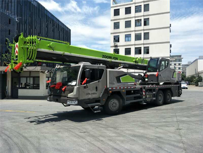 集贤县跨街广告牌的高空安装注意事项