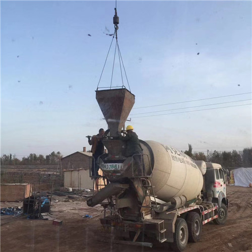 集贤县“精准瞄准”—— 吊车的 “定位导航” 技术